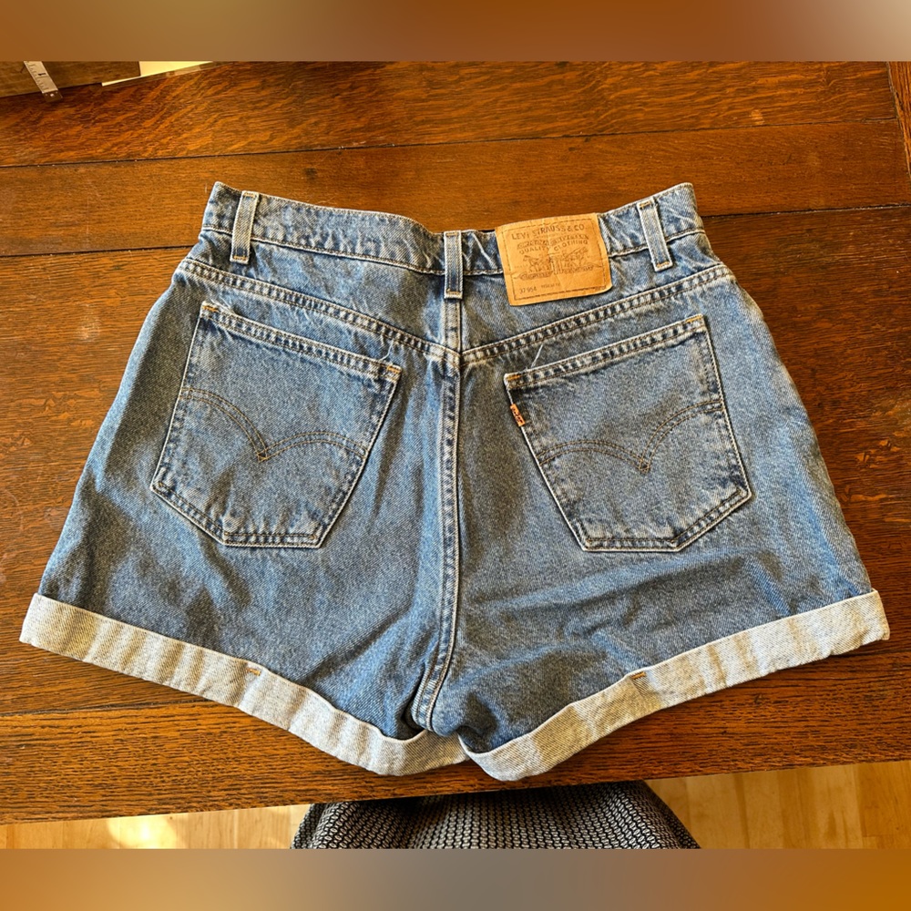 Vintage Orange Tab Levi’s high waisted 100% cotton denim shorts